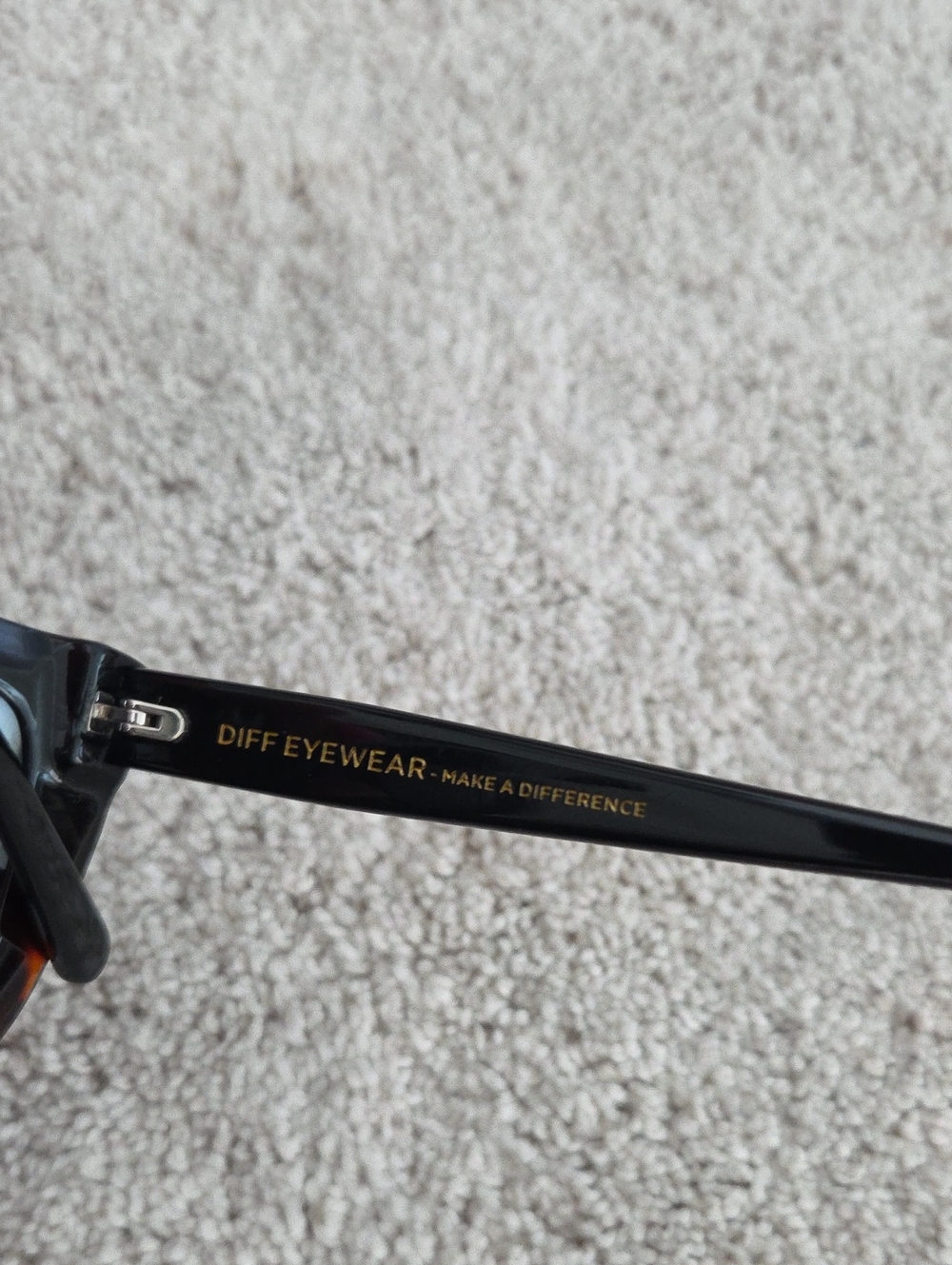 Diff Oversized Cat-Eye Tortoiseshell Sunglasses EUC - Picture 4 of 9